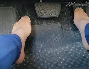 Pedal_pumping_and_driving_in_pantyhose_feet