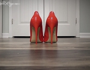 Red_Heels_and_Shiny_Nylons